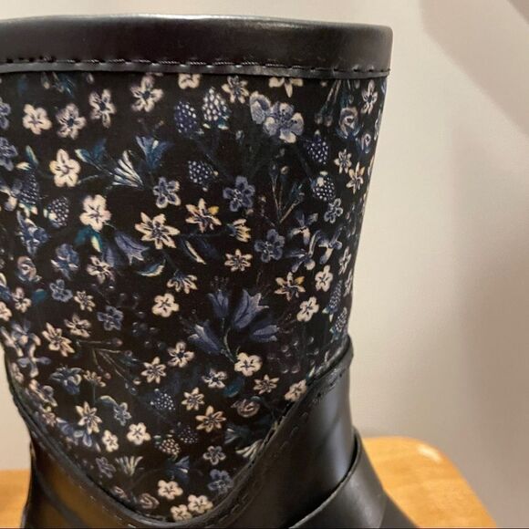 UGG SIVADA LIBERTY NAVY FLORAL WATERPROOF RAIN BOOTS - Picture 9 of 12